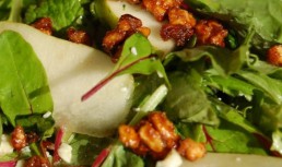 Salata cu pere si branza Roquefort