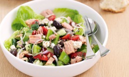 Salată mediteraneană cu ton