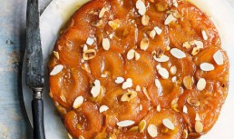 Tarta Cu Migdale Si Caise