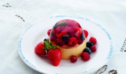 Pannacotta Cu Ciocolata Alba Si Jeleu De Fructe