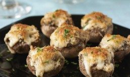 Ciuperci umplute, gratinate cu parmezan