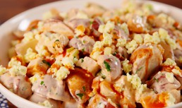 Salată picantă de cartofi cu piept de pui