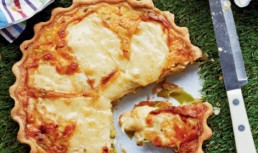 Tarta cu branza gruyere si praz