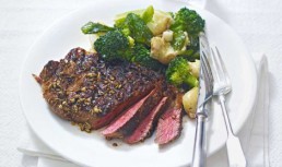 Muschiulet De Vita Cu Cartofi Si Broccoli