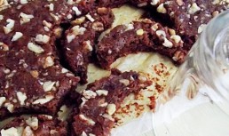 Prăjitură semilună cu cacao și nucă
