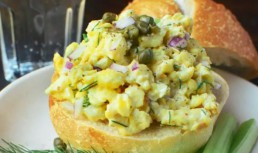 Salată de omletă cu maioneză