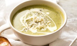 Supă cremă de dovlecei cu parmezan