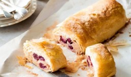 Strudel Cu Cirese Si Ricotta