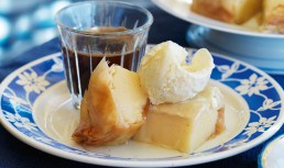 Bougatsa - plăcintă grecească cu lapte și lămâie