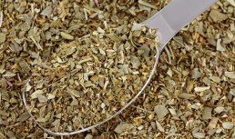 Cum prepari un mix de condimente italiene. Se potrivește perfect cu carnea de pui, porc, vită sau pește
