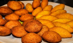 Chiftele de cartofi umplute cu carne. Rețetă irakiană (kubba pateta)