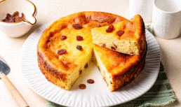 Prăjitură cu urdă și stafide - rețetă delicioasă și ușor de preparat