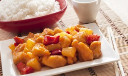 Pui cu ananas și sos dulce-acrisor