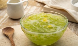 Budincă de tapioca cu matcha