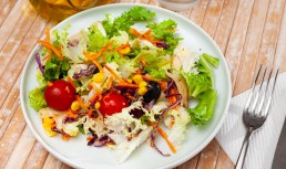 Salată de porumb cu salată verde