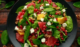 Salată de spanac cu grapefruit și brânză feta