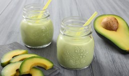 Cum faci un smoothie simplu cu avocado în doar 5 minute