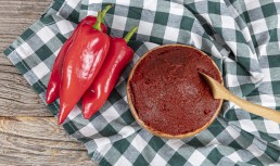 Pastă picantă de gogoșari și capia