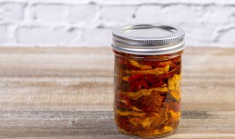 Roșii uscate în ulei - rețetă simplă, explicată pas cu pas