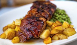 Friptură din piept de porc la cuptor