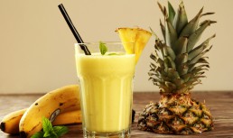 Smoothie cu ananas și banane -  rețetă super simplă și delicioasă