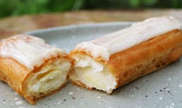 Eclere cu cremă de vanilie și nucă de cocos