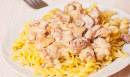 Pui cu sos alb - rețetă clasică