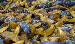 Prune conservate în zahăr. Cum să le prepari corect