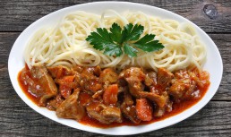 Tocăniță cu piept de porc