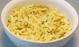 Salată de fasole galbenă (păstăi) cu maioneză