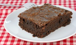 Negresă cu iaurt. Rețetă, variante și sfaturi pentru un desert perfect