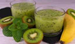 Smoothie cu kiwi și banane