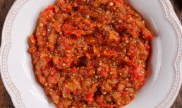 Salată de vinete cu ardei copt