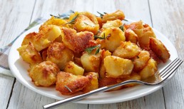 Cartofi aurii la cuptor. Un preparat simplu, dar extrem de delicios