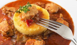 Gulaș de porc - rețeta tradițională ungurească