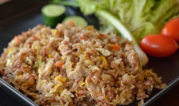 Porc chinezesc cu orez cu ou