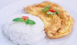 Omletă thailandeză. Gustul autentic al Thailandei într-o omletă