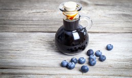 Sirop de afine care merge perfect cu apă minerală