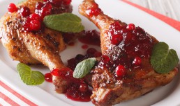Friptură de rață cu sos de fructe de padure