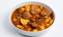 Mâncare de cartofi cu carne de porc
