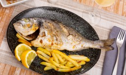 Dorada în sos de lămâie