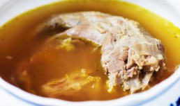 Ciorbă din gât de curcan. O rețetă sănătoasă și delicioasă