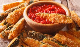 Dovlecei pane cu sos de roșii