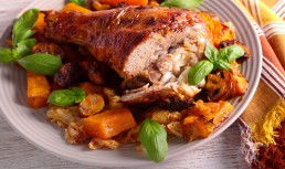 Friptură de curcan cu vin la tavă