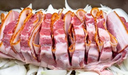 Ceafă de porc la cuptor, cu șuncă și cartofi