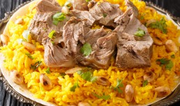 Mansaf - mâncarea națională a Iordaniei. Rețetă tradițională cu miel, orez și iaurt