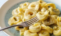 Tortellini cu sos alb