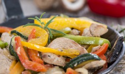 Piept de pui cu legume la cuptor