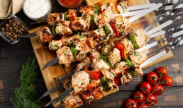 Frigărui cu sos Tzatziki