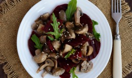 Salată de sfeclă cu ciuperci (de post)